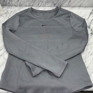 Nike therma-fit fleece lined Charcoal Long Sleeve Top. Girls fitted cut.warm